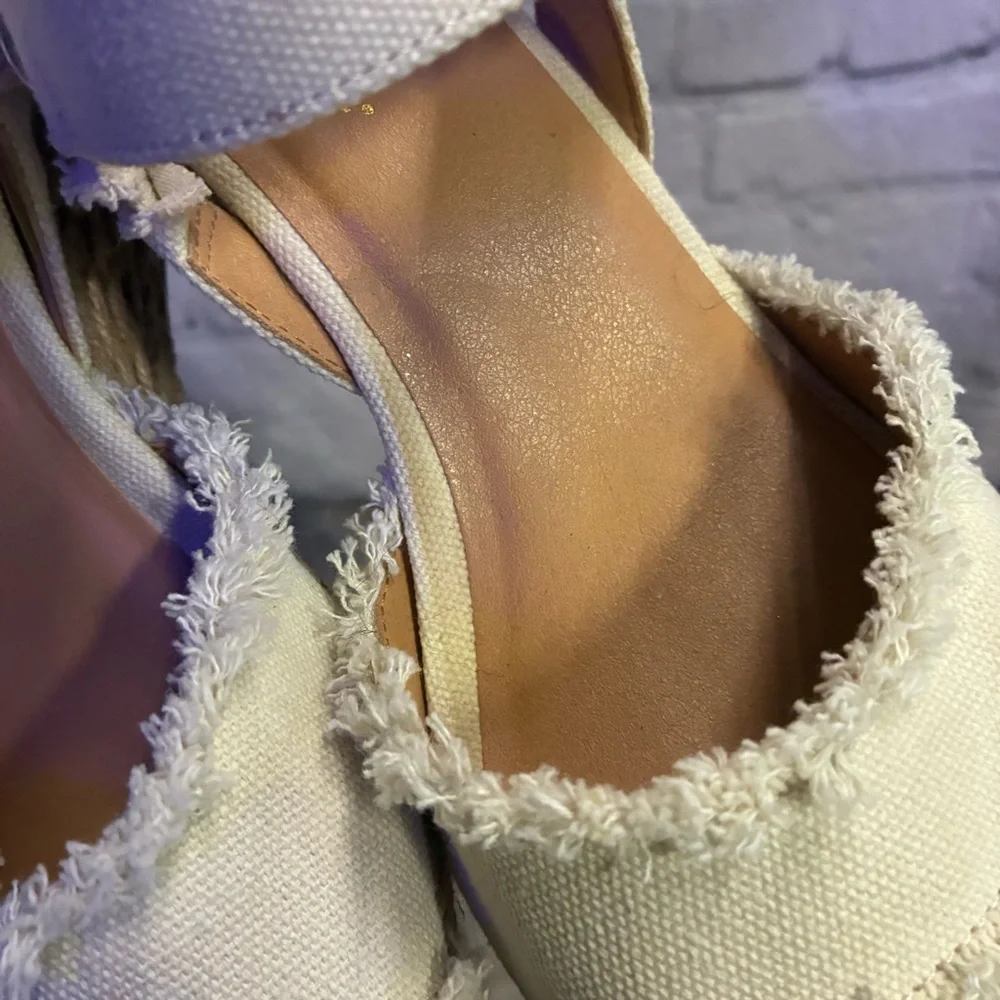 Tommy Bahama Savina Wedge‎ Espadrille Cream Sandals Size 9M Beach Vacation Shoes